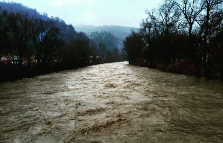 Лютневий паводок на Закарпатті пошкодив берегоукріплень на сім мільйонів гривень
