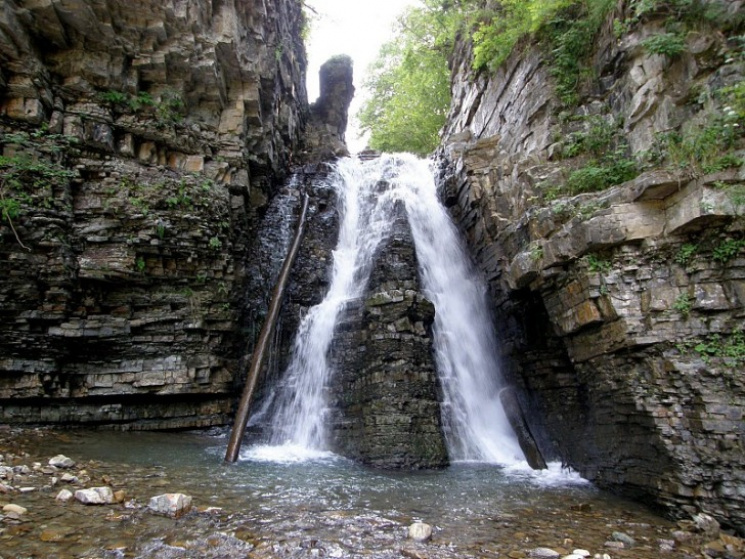Туристу на замітку: 10 маловідомих водоспадів Карпат фото 9