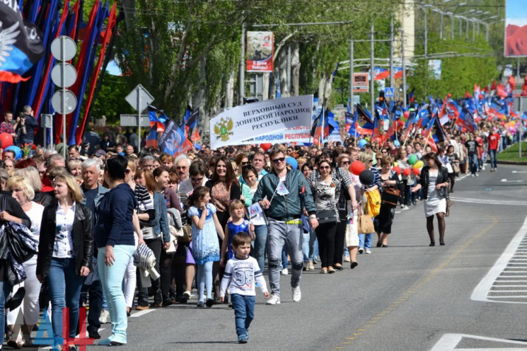 Шествие в честь 1 мая проходит в Донецке