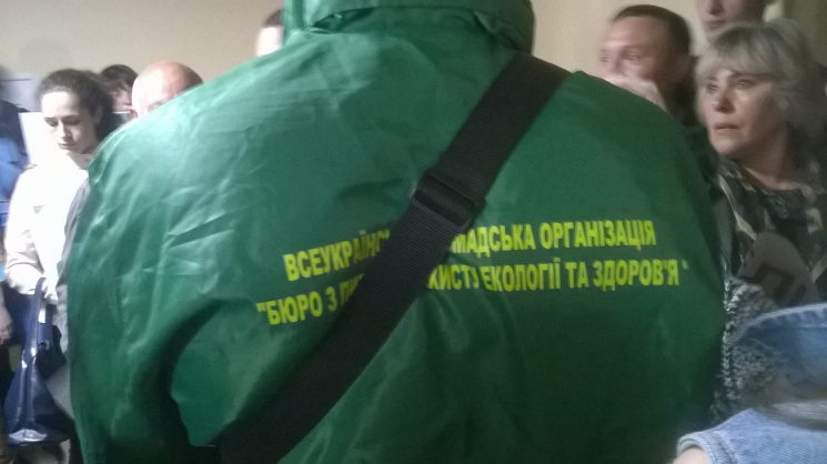 Бійка у Київраді - 60 осіб прорвалися в будівлю