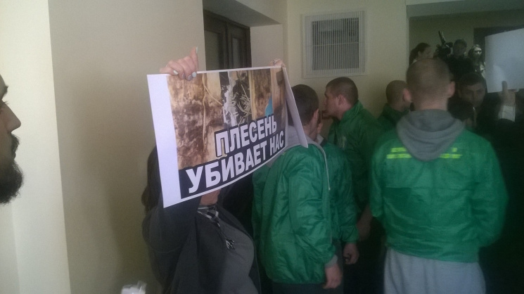 Бійка у Київраді - 60 осіб прорвалися в будівлю