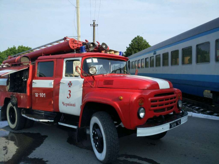 В Черновцах из-за задымления в электричке люди выпрыгивали из окон