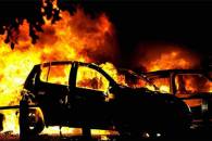На Берегівщині згорів гараж з трьома елітними автівками