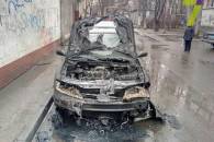В Одесі згоріла автівка на євробляхах (ФОТО)