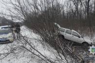 На Салтівському шосе водій Ford вилетів у кювет (ФОТО)