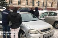 У Харкові за вимагання 6 тис. дол. хабара затримали тюремника (ФОТО)