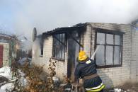 На Полтавщині у Кобеляках спалахнув житловий будинок (ФОТО)