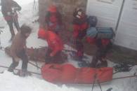 Тіла двох замерзлих лижників спустили з гори Піп Іван (ФОТО)