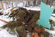 У курортному селищі на Одещині пошкодили склеп на кладовищі