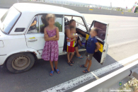 На Одещині патрульні зупинили п'яного водія з трьома дітьми в автівці
