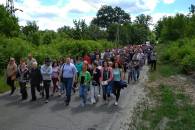 На Харківщині розлючений натовп привів силовиків на місце смерті активіста (ФОТО)