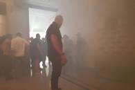 Сесія Кернеса: Міськраду заповнив дим та газ, заступника кинули в сміття (ВІДЕО, ФОТО)