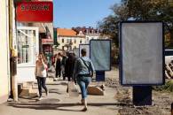 В Ужгороді на площі Петефі демонтували незаконні сіті-лайти (ФОТО)