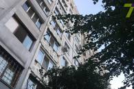 В Одесі розбилася жінка, що вистрибнула з вікна 10 поверху (ФОТО, 18+)