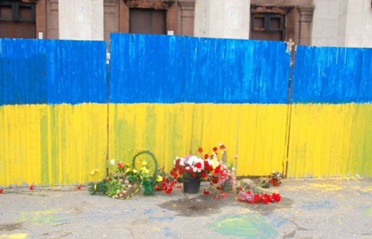 В Одесі перефарбували в синьо-жовтий пар…