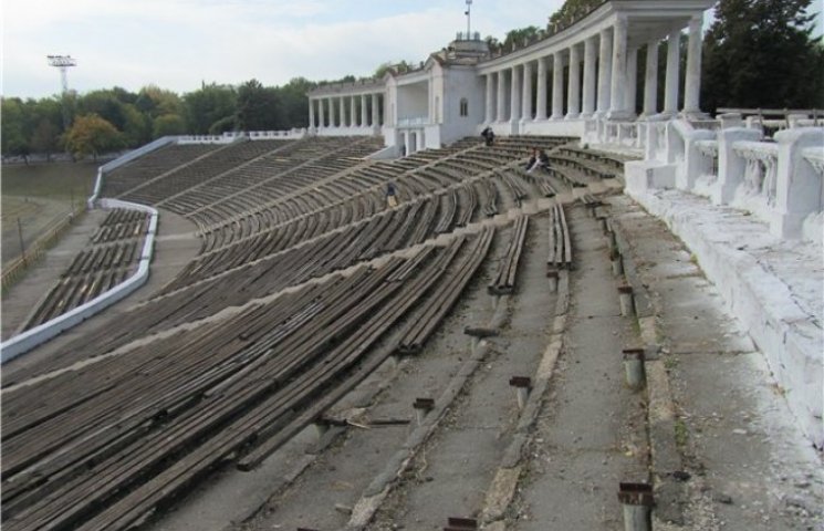Топ-11 стадіонів-привидів радянщини в Ук…