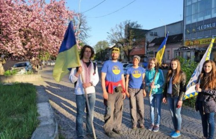 Учасники експедиції "Пішки навколо Украї…
