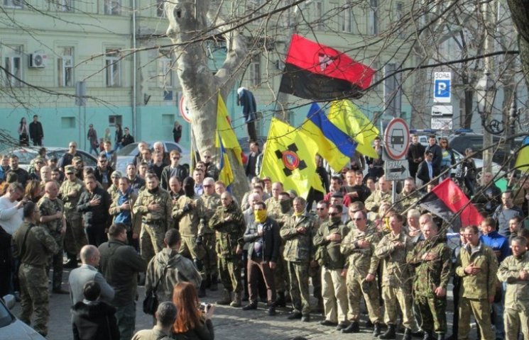 Одеські активісти перекривають трасу "Од…