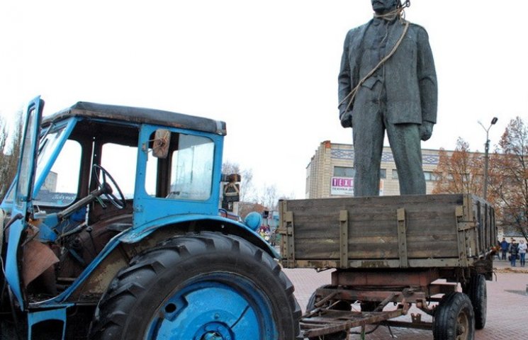 За кошти від проданого пам'ятника Леніну…