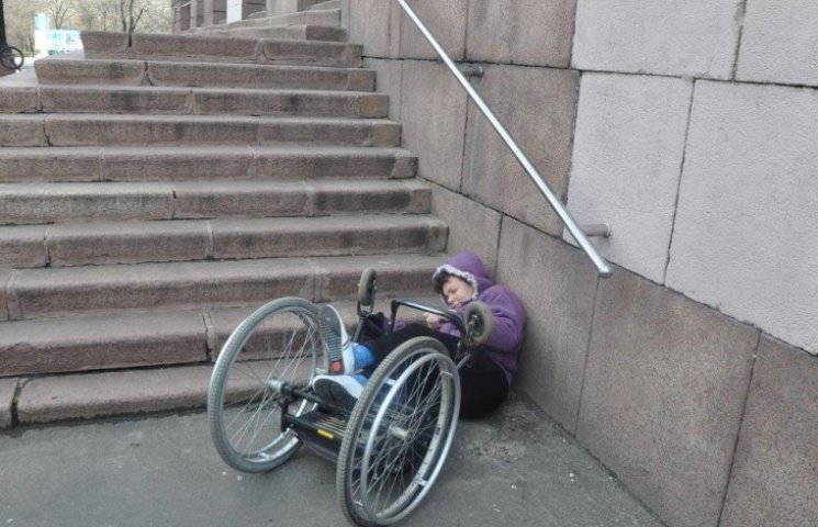 В Краматорске инвалиды падают с лестницы…