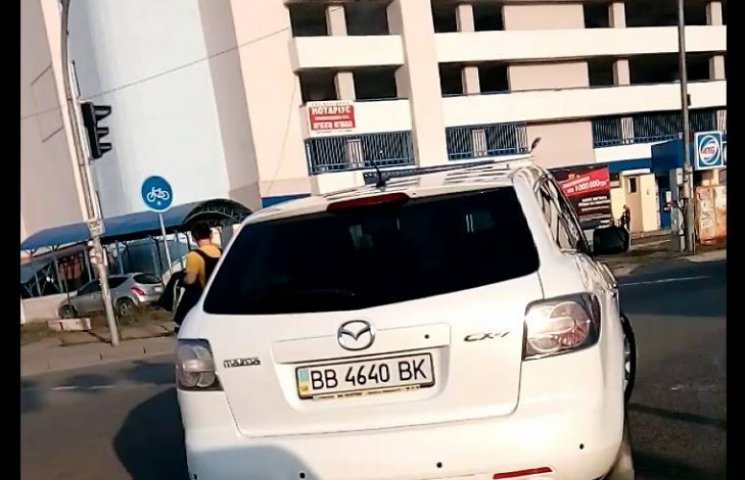 В Киеве водитель с "луганскими номерами"…
