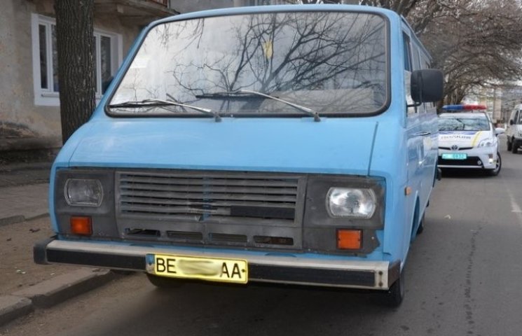 У Миколаєві мікроавтобус збив пішоходів…