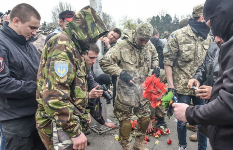 Одесские патриоты начали жечь "колорадск…