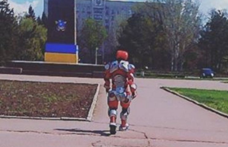 По центру Миколаєва гуляє Тоні Старк…