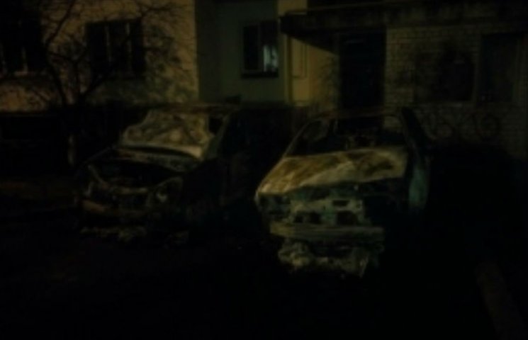 У Києві підпалили чотири автівки…