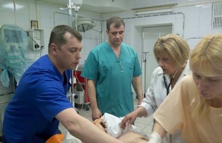 У Дніпропетровську рятують бійця з поран…