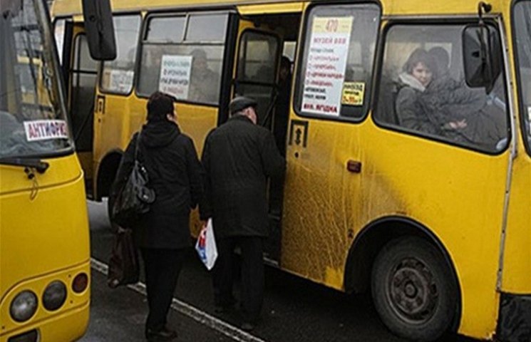 Пассажиры маршрутки во Львове заступилис…