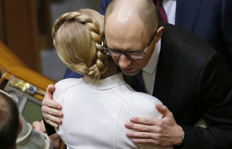Чому Тимошенко так хоче доїсти Яценюка…