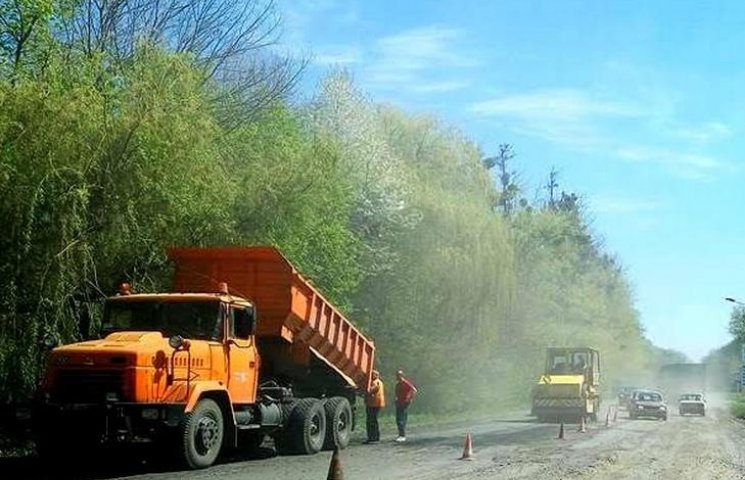 На Черкасчине начали ремонтировать "доро…