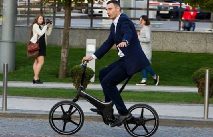 Велосипед "Кличко-реформатора" стоит, ка…