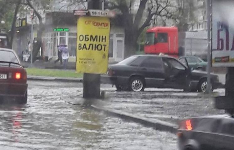 Центр Миколаєва знову затопило через дощ…
