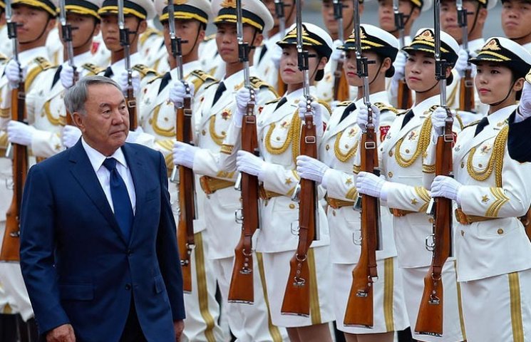 Китай подсказал Назарбаеву отказаться от…
