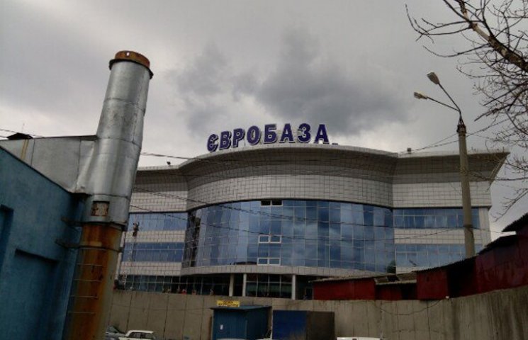 У Сумах вітер "знищив" "Євробазар"…