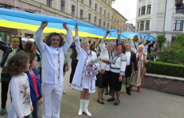 В Черновцах волонтеры провели празднично…
