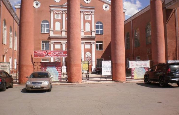 Храм чи дитяче містечко: у Миколаєві не…