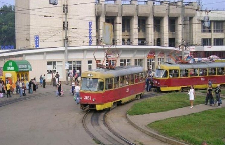 Возле главного вокзала Харькова ищут взр…