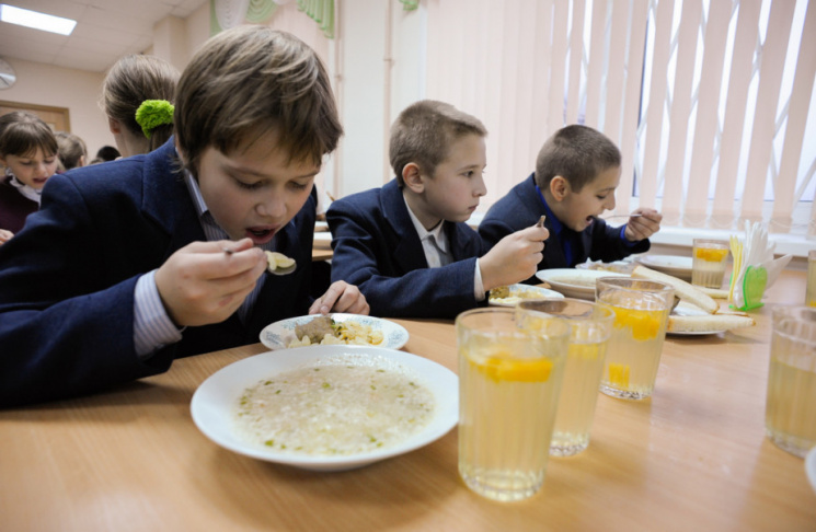 Діти в школах Хмельниччини харчуються не…