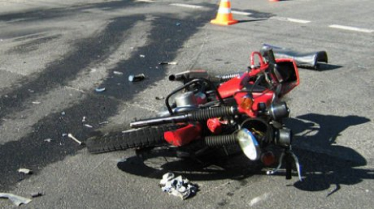 На тернопільщині мотоцикліст збив юнака…
