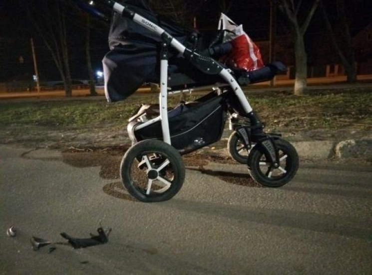 У Вінниці таксі збило дитячий візок…