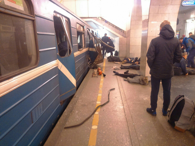Видео дня: Теракт в метро Петербурга и н…