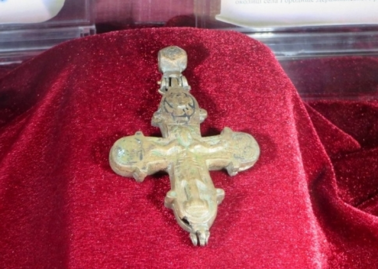 В Хмельницком экспонируется крест с тыся…