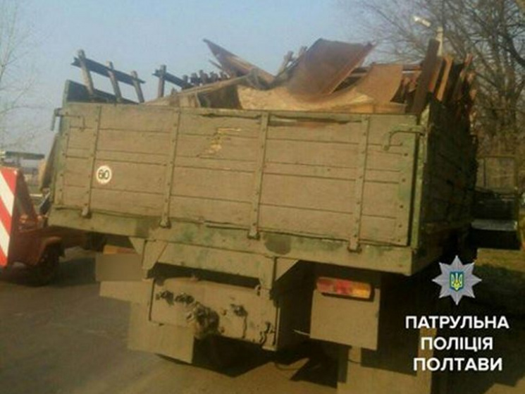 В Полтаве задержали грузовик с "левым" м…