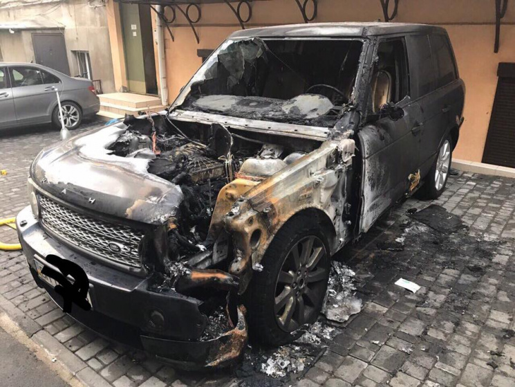 В центрі Одеси активісти спалили елітний…