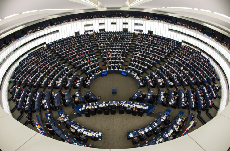 Европарламент поддержал украинский безви…