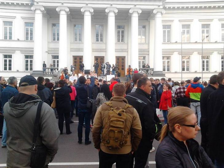 В Полтаве акции протеста переместилась к…