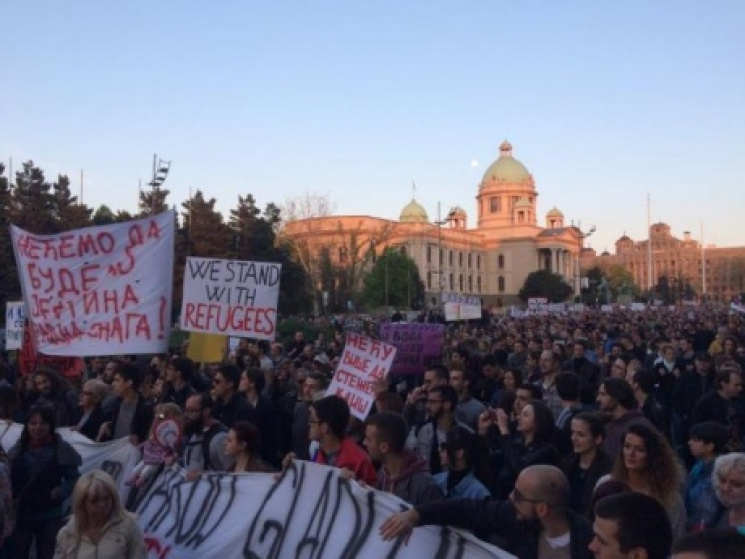 В Сербии продолжаются протесты против из…